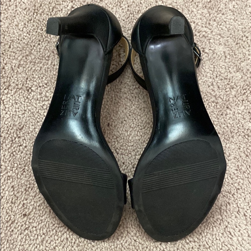Naturalizer Black Heels Sleek Minimalist Design Size 5 - Picture 13 of 16